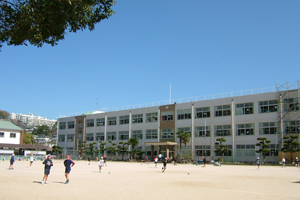 清水小学校の外観写真