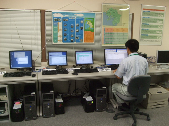 佐世保市大気環境監視センター(環境センター3階)