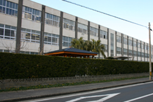 相浦中学校の外観写真
