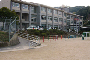 江上小学校の外観写真