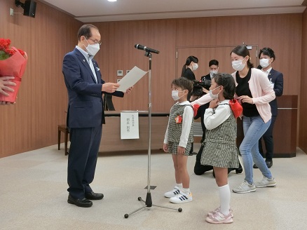 感謝状贈呈の様子の写真