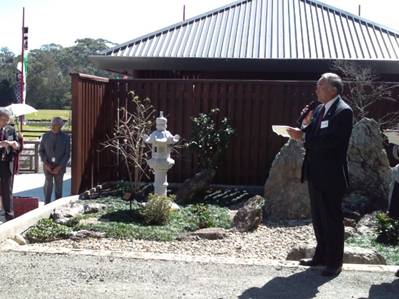 きぞうされたとうろうのまえでのぎちょうのすぴーち