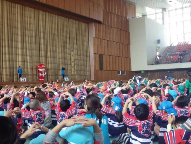 第20回母と子の防火フェスティバル消防〇×クイズの様子