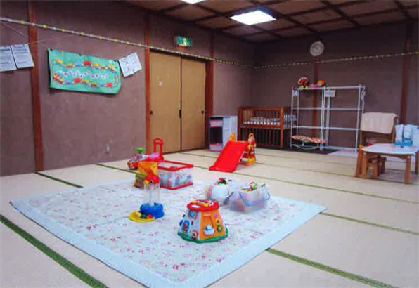 猪調住民センター室内