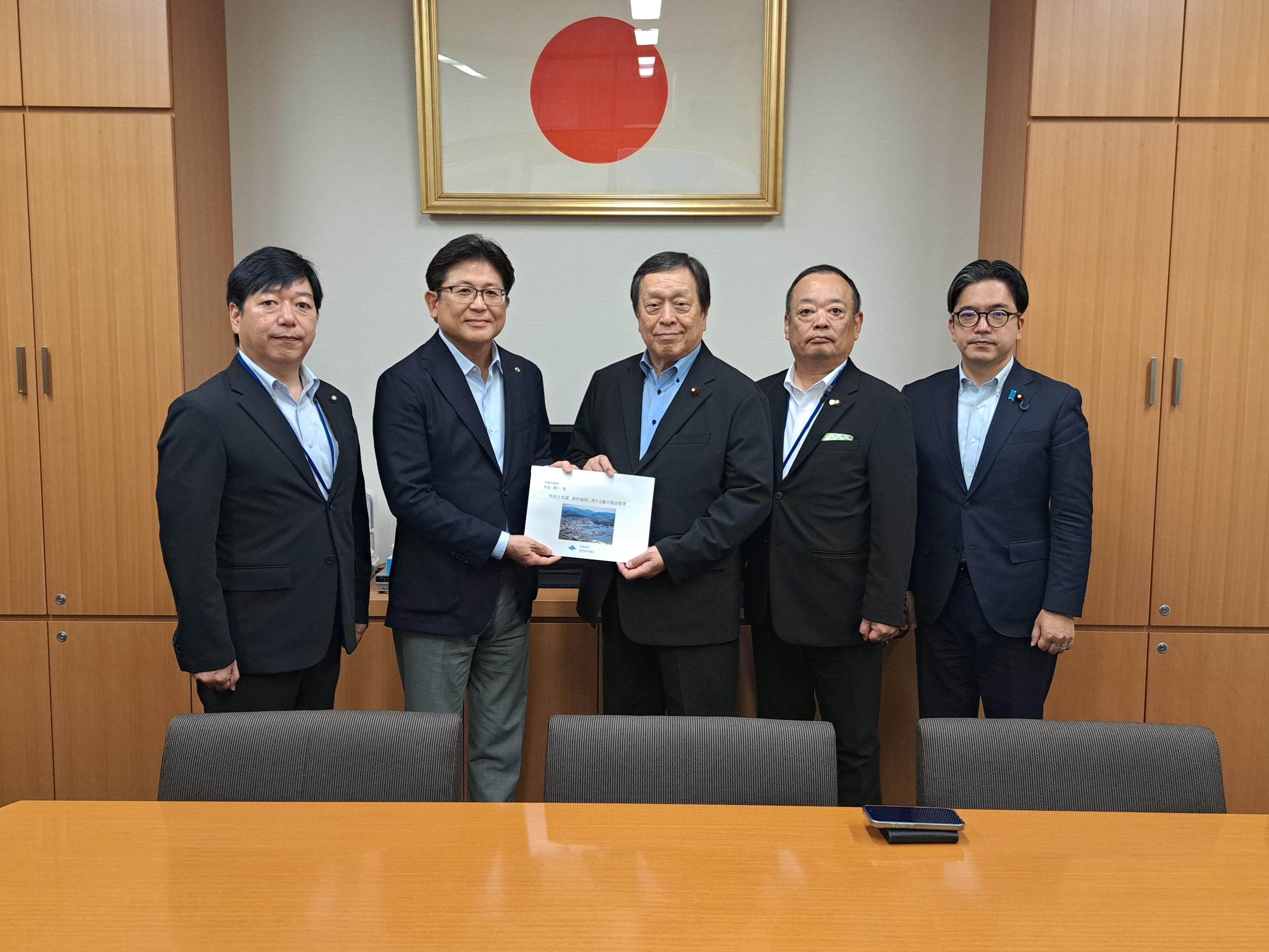 浜田靖一衆議院議員