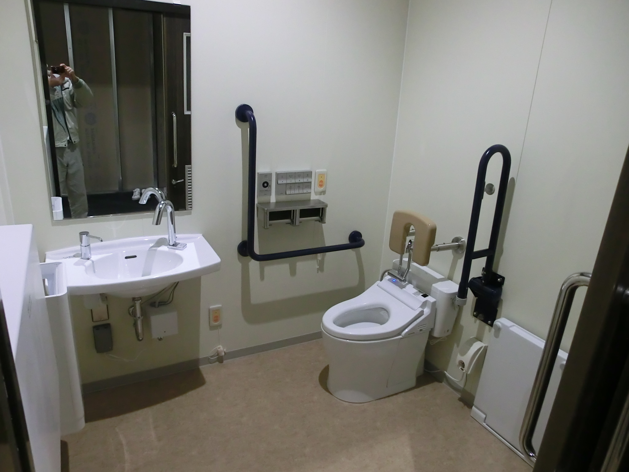 駅トイレ改修バリアフリー