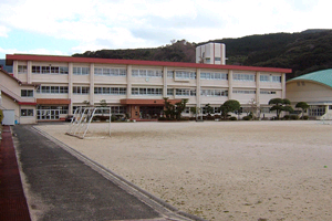 世知原中学校の外観写真