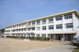 宇久中学校の外観写真