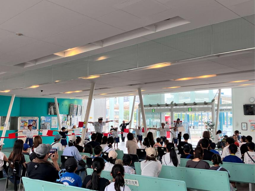 親子イベント手旗信号披露