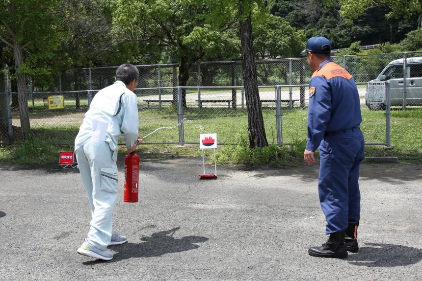 防災訓練(消火器を使った初期消火訓練)
