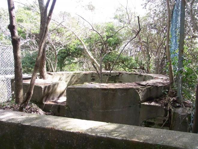 田島岳高射砲台指揮所跡