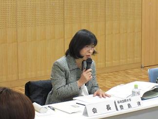 豊島会長が議事を進行しています