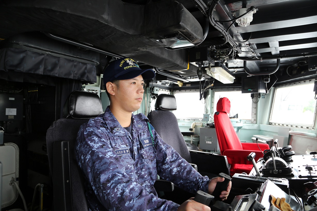 海上自衛隊しらたか（艦橋）