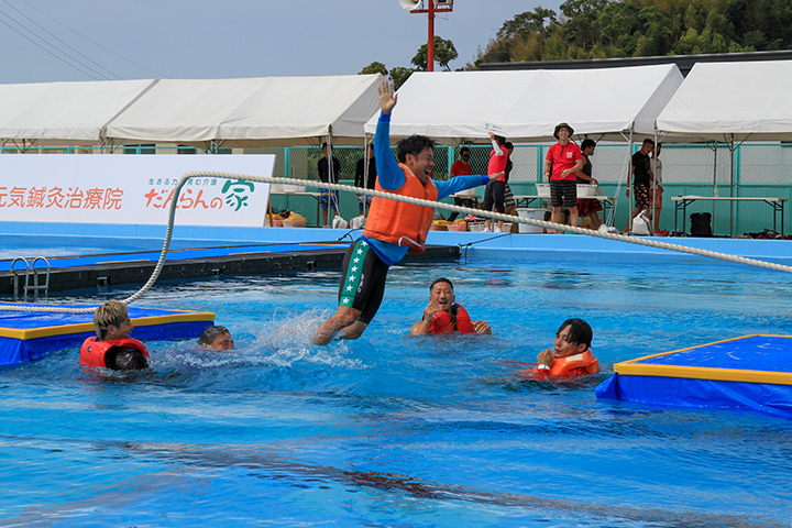 水上綱引き大会02