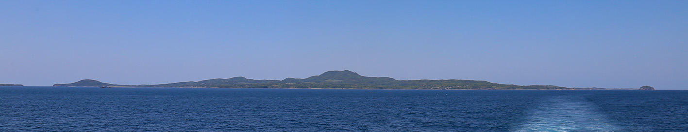 宇久島（船から見た宇久島）