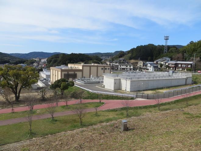 山の田浄水場全体（堤体から）