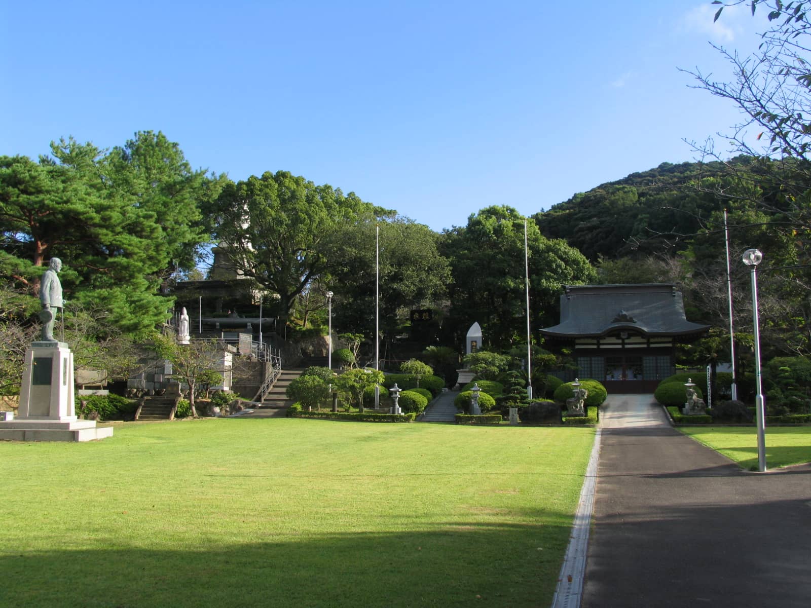 東山海軍墓地の写真