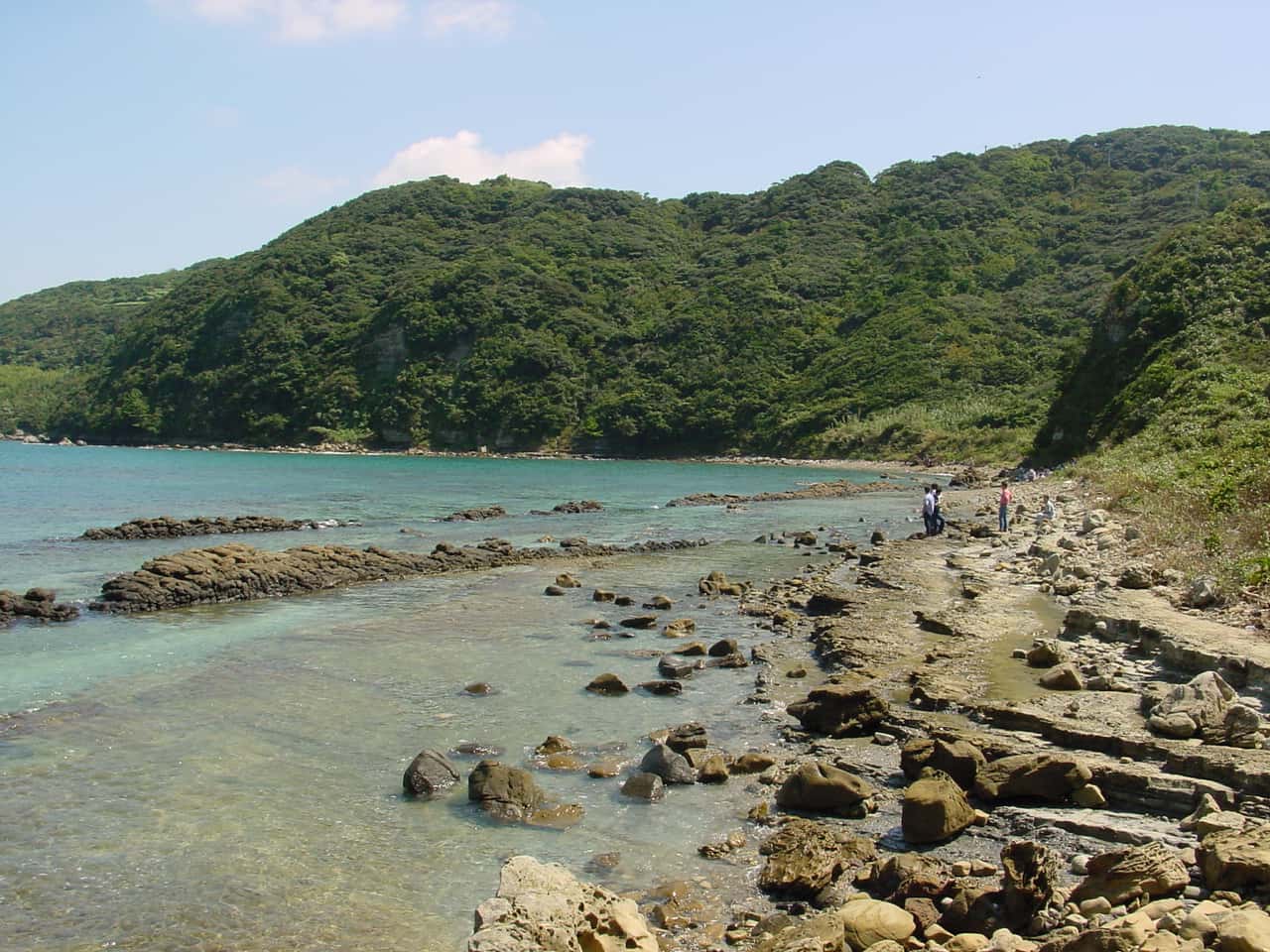 串の浜の岩脈の写真